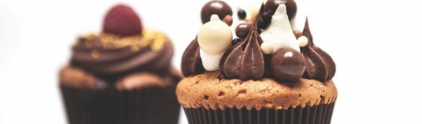 Trang trí cupcake socola để bánh bắt mắt và độc đáo hơn