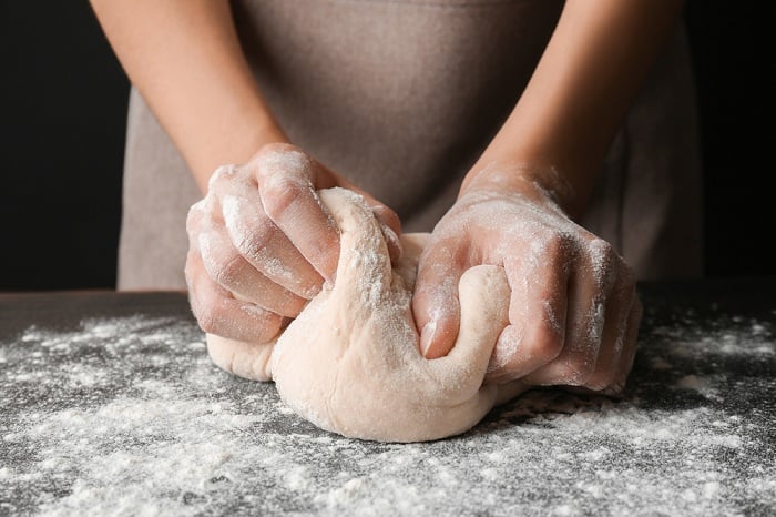 Cách nhào bột mì làm bánh canh