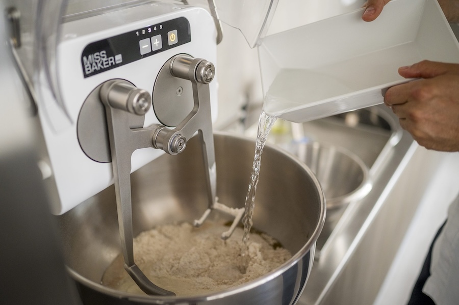 Máy nhồi bột đa năng Bernardi: công suất lớn, hoạt động ổn định