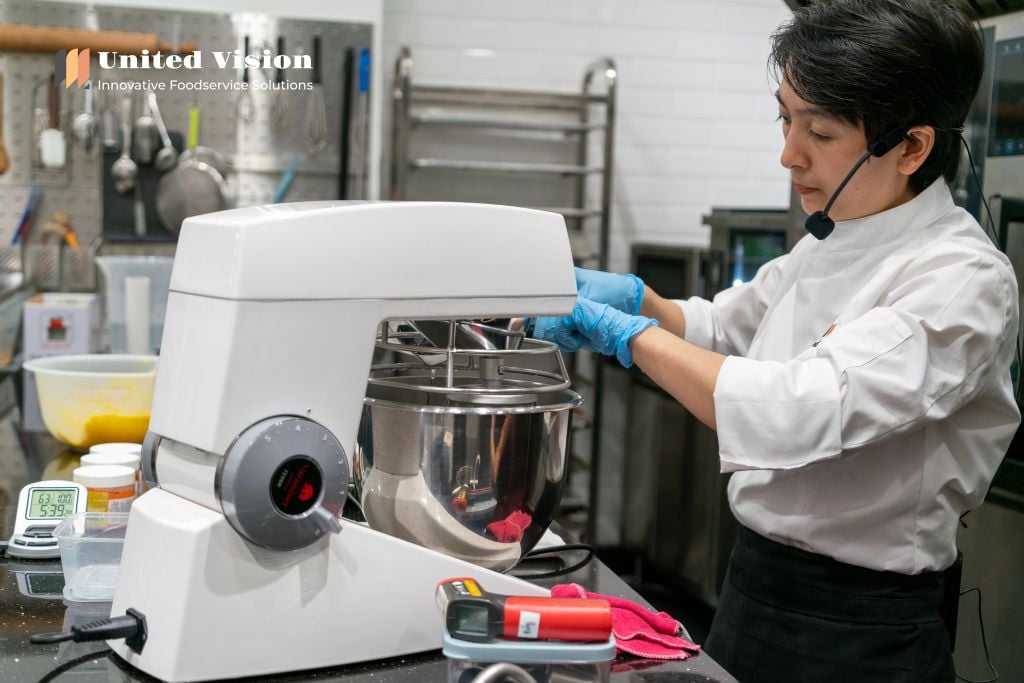 Learn to make macaron at the Macaron Class of United Vision