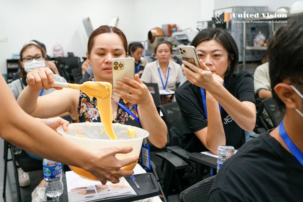 Lớp Bánh Bông Lan Cuộn Cùng Chef Hằng | Nướng Bánh Bông Lan Cuộn Cùng Lò Nướng Đối Lưu UNOX