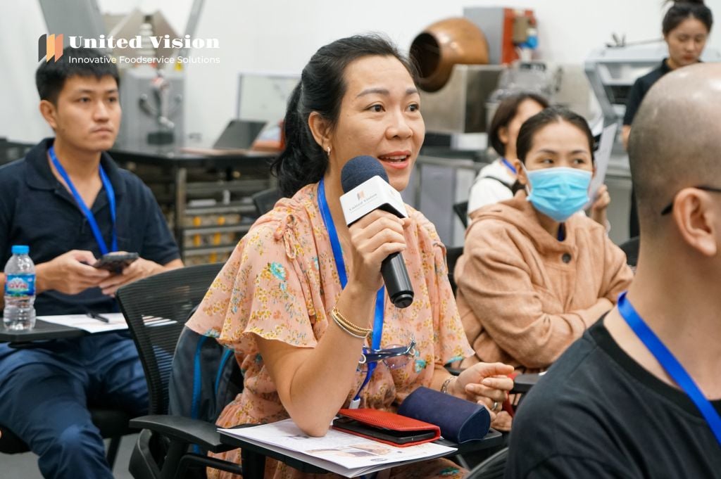 Lớp Bánh Bông Lan Cuộn Cùng Chef Hằng | Nướng Bánh Bông Lan Cuộn Cùng Lò Nướng Đối Lưu UNOX