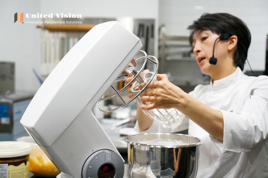 Lớp Bánh Bông Lan Cuộn Cùng Chef Hằng | Nướng Bánh Bông Lan Cuộn Cùng Lò Nướng Đối Lưu UNOX