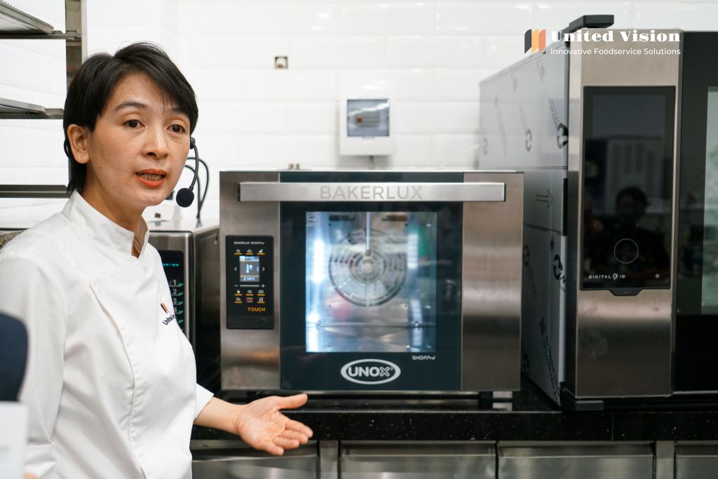 Lớp Bánh Bông Lan Cuộn Cùng Chef Hằng | Nướng Bánh Bông Lan Cuộn Cùng Lò Nướng Đối Lưu UNOX