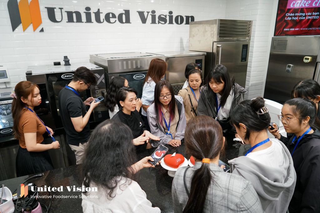 Lớp học bánh lạnh chủ đề Women’s Day tại United Vision