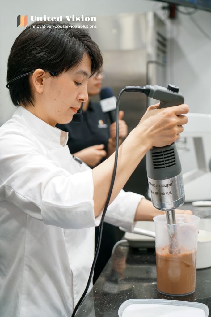 Lớp Bánh Bông Lan Cuộn Cùng Chef Hằng | Nướng Bánh Bông Lan Cuộn Cùng Lò Nướng Đối Lưu UNOX