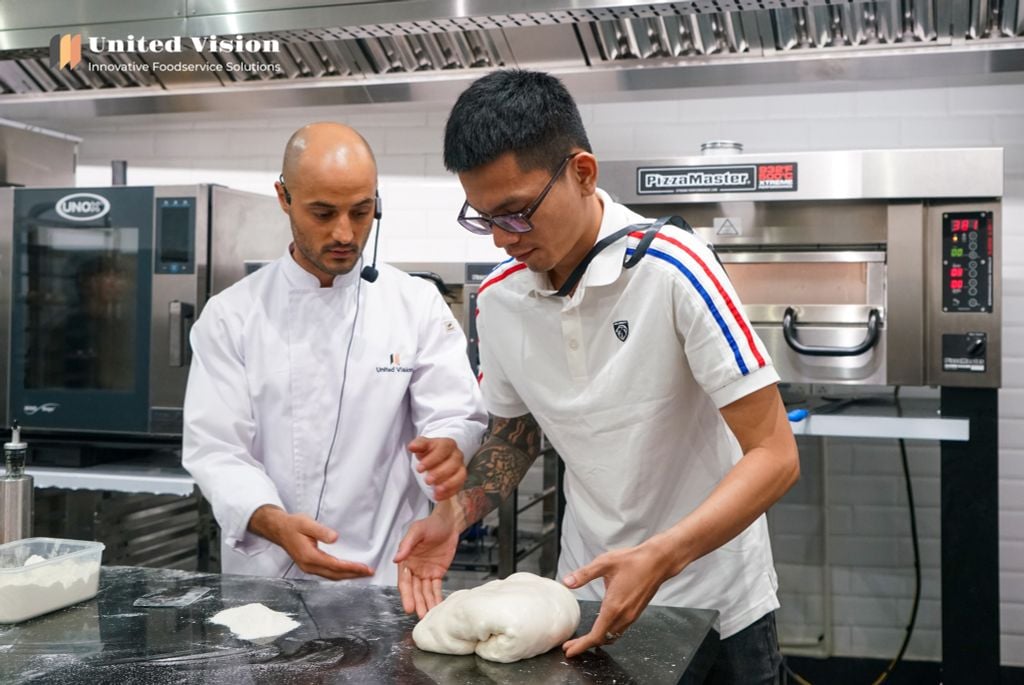 Lớp học pizza Ý bởi chuyên gia pizza đến từ Ý tại United Vision