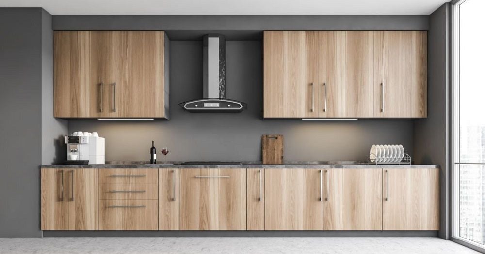 Tủ bếp đẹp bằng gỗ công nghiệp là lựa chọn phổ biến nhất hiện nay. Chất liệu này không chỉ rất bền mà còn được thiết kế với nhiều kiểu dáng và màu sắc đa dạng, giúp bạn dễ dàng lựa chọn cho căn bếp của mình. Với vẻ đẹp đơn giản và tinh tế, tủ bếp gỗ công nghiệp đã trở thành xu hướng trong thiết kế nội thất hiện đại.