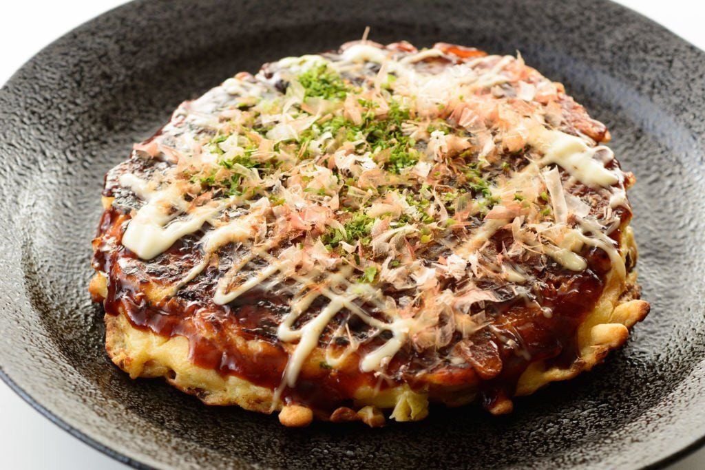 okonomiyaki món ăn đường phố phổ biến