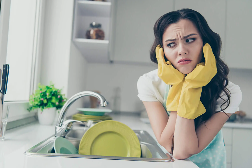 rửa chén bằng máy và rửa bằng tay