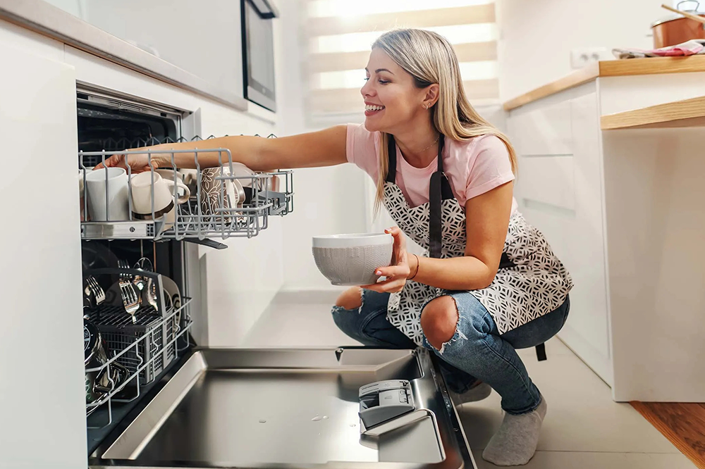 rửa chén bằng máy và rửa bằng tay