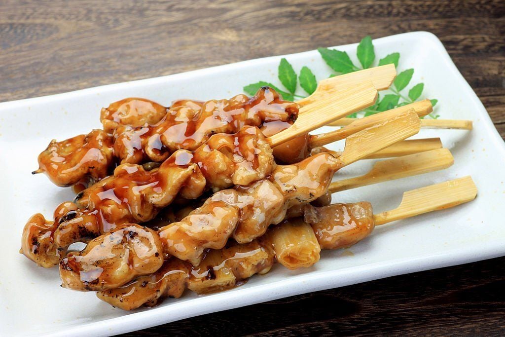 yakitori thường ăn kèm với rau hoặc nấm