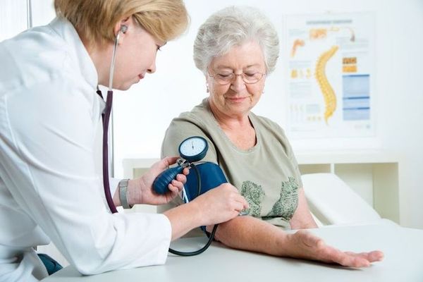 Chăm sóc bệnh nhân huyết áp cao