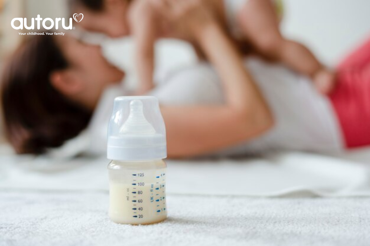 Bổ sung sữa bình cho bé