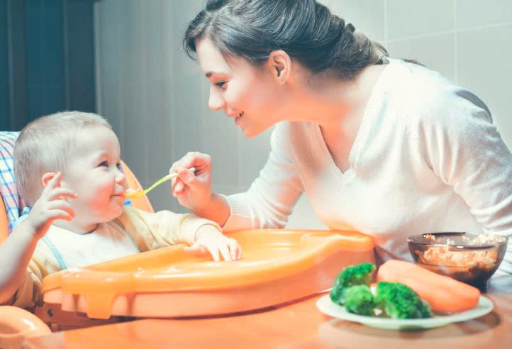 Ăn Dặm Là Gì? Khi Nào Cho Bé Ăn Dặm? Cách Ăn Dặm Đúng Chuẩn