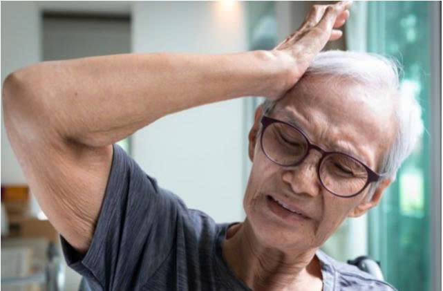 CÁCH NHẬN BIẾT MỘT TRƯỜNG HỢP NHỒI MÁU NÃO