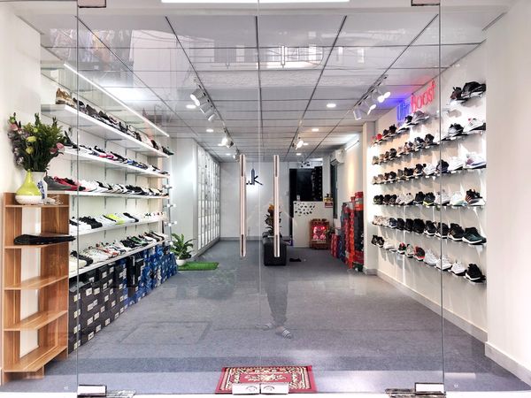 shop sneaker chính hãng hồ chí minh