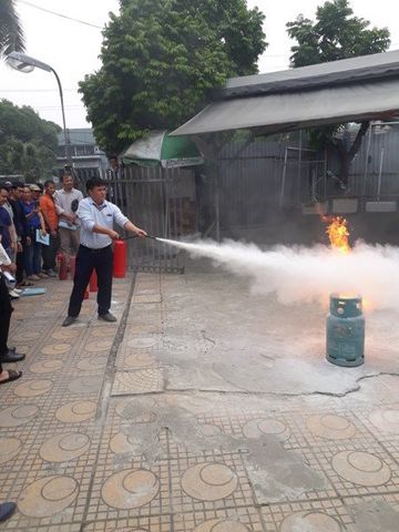 OFFICIALS OF HA NOI BRANCHES ATTENDED THE TRAINING COURSE ON FIRE PREVENTION ORGANIZED BY THE PUBLIC SECURITY OF HOANG MAI DISTRICT