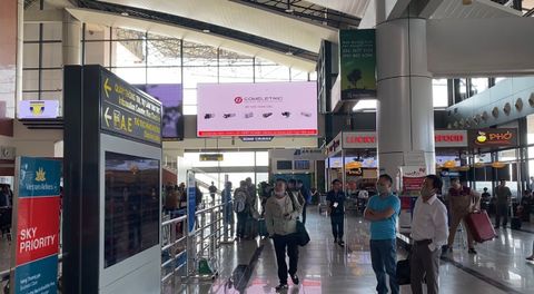 SACOM advertises the switches's COMELETRIC at Noi Bai airport