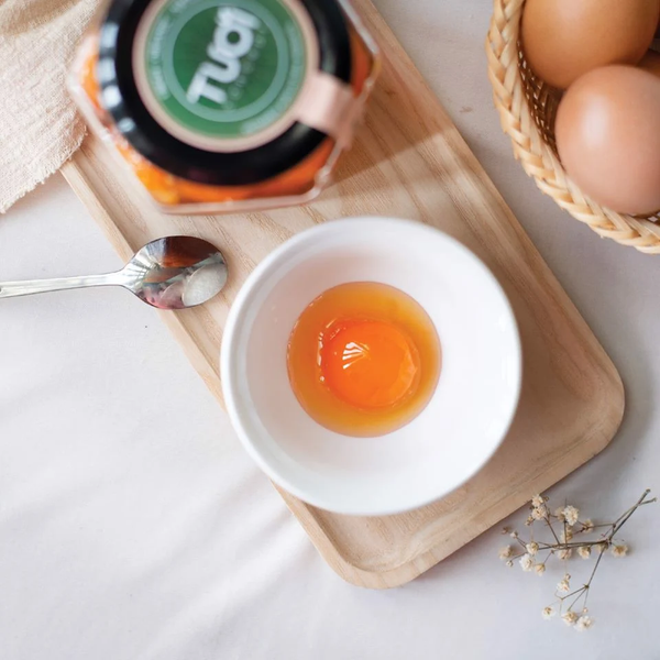 Lòng Đỏ Trứng Gà Ngâm Mật Ong Là Gì Mà Khiến Chị Em Phát Cuồng Đến Vậy?