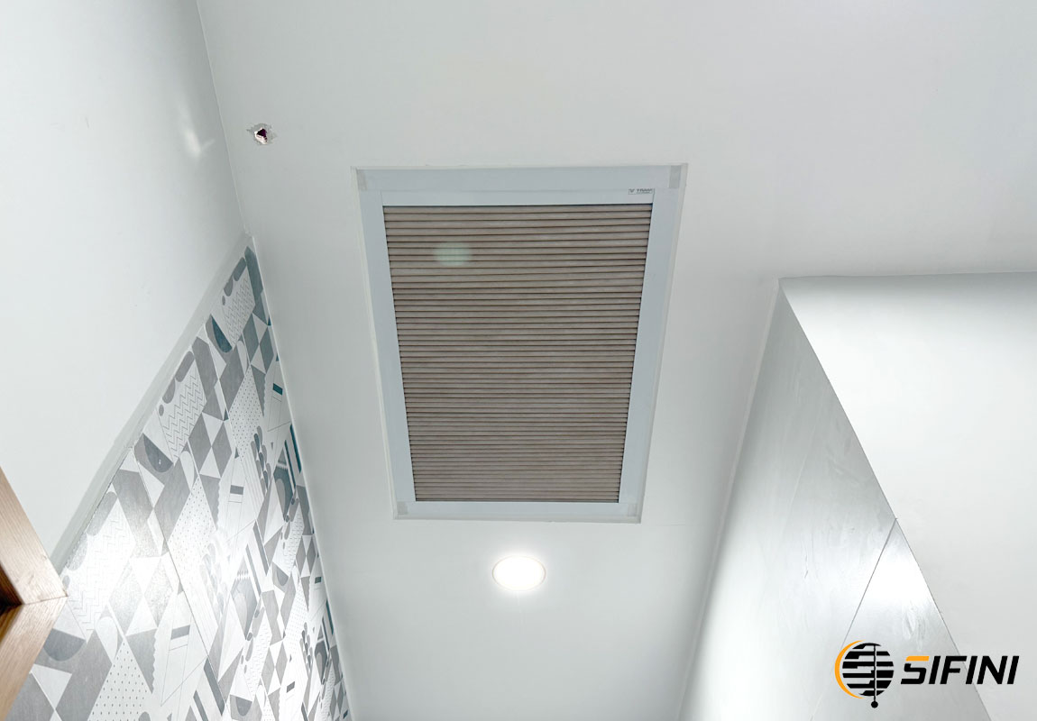 Rèm tổ ong giếng trời tự động