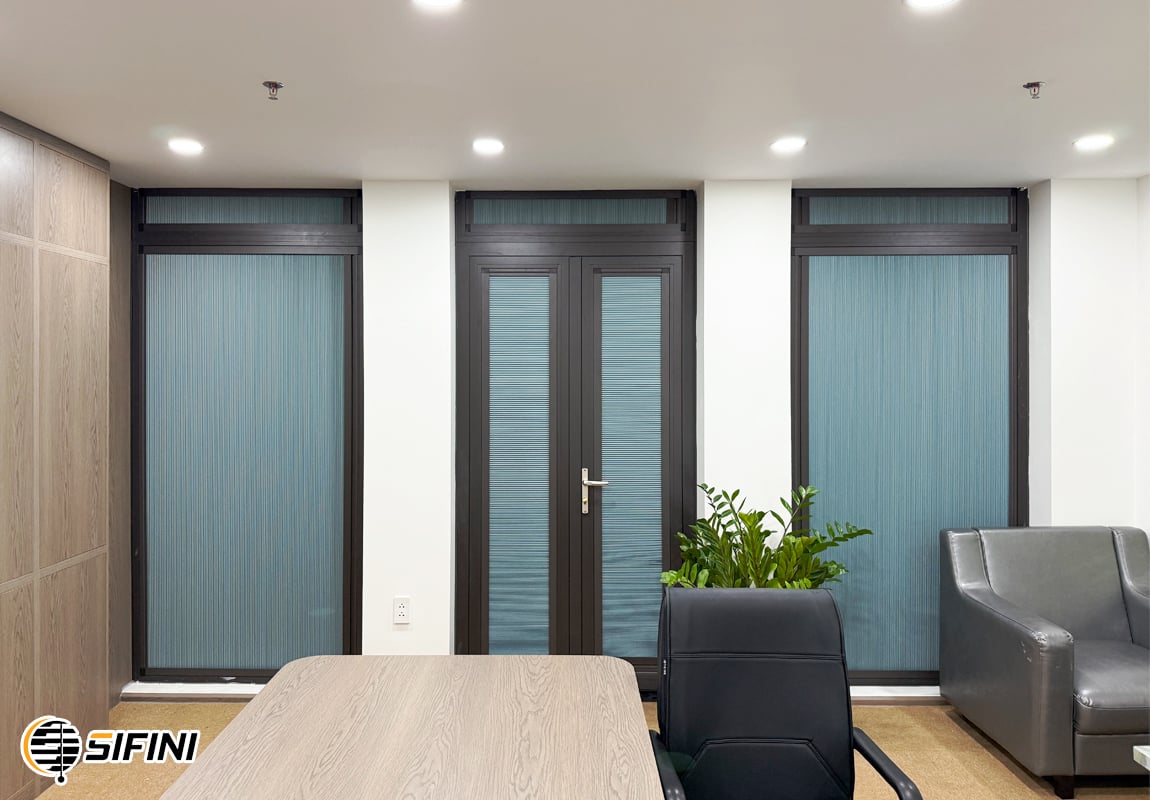 Rèm tổ ong gắn kính