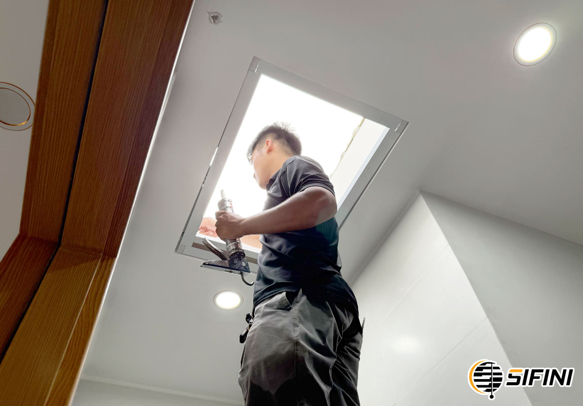 Rèm tổ ong giếng trời tự động