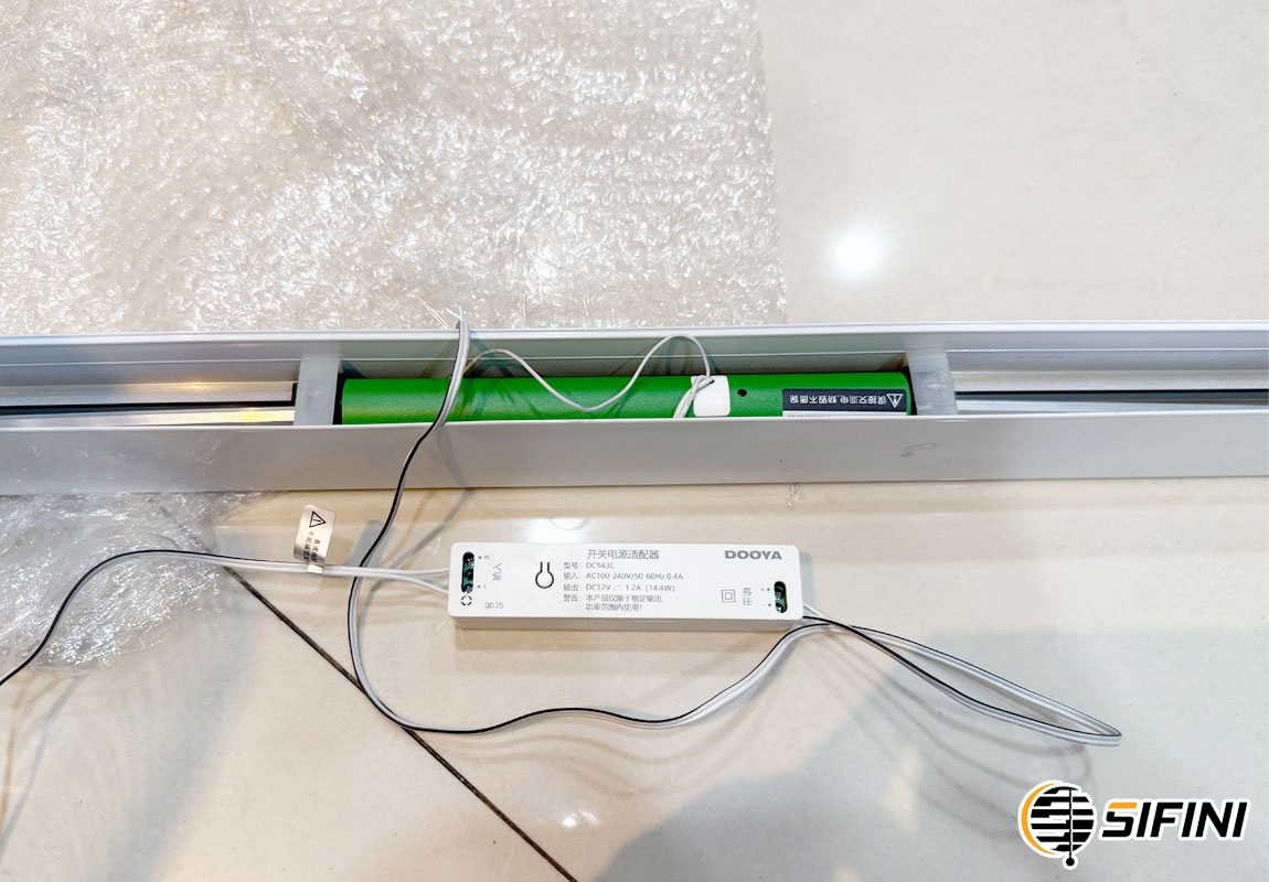 Rèm tổ ong giếng trời tự động