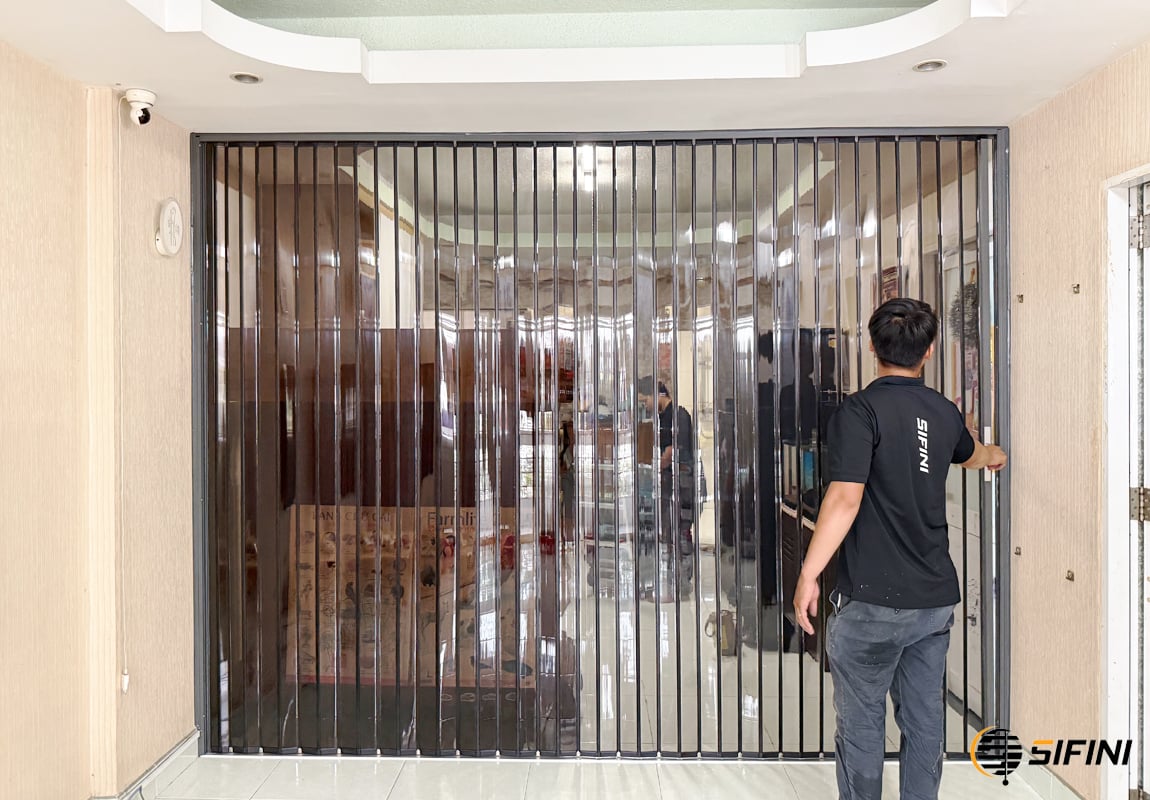 Cửa xếp lá nhựa trà