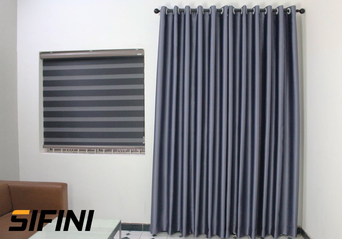 Rèm cửa cao cấp màu xám xanh SIFINI sẽ là điểm nhấn đặc biệt cho căn phòng của bạn. Với chất liệu đẳng cấp và màu sắc tinh tế, rèm cửa sẽ giúp cho bạn tạo nên không gian sống sang trọng và đẳng cấp hơn.