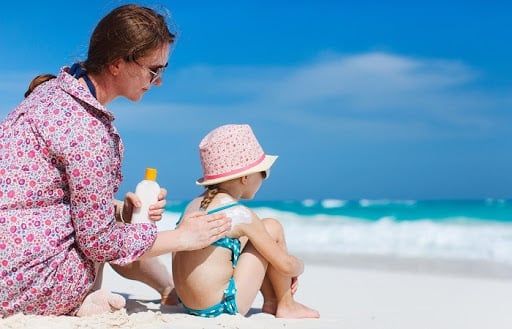 Có nên dùng kem chống nắng cho trẻ em không? Kem chống nắng trẻ em loại nào tốt?