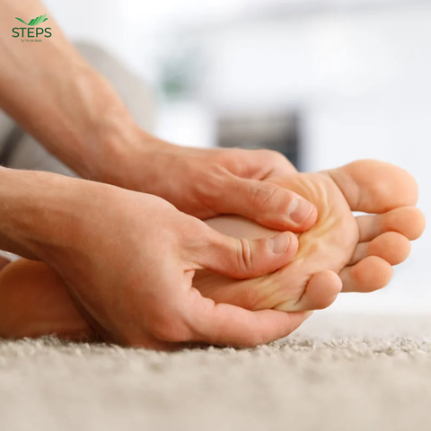 Đau xương bàn chân: Nguyên nhân, triệu chứng và giải pháp giày dép chỉnh hình tân tiến