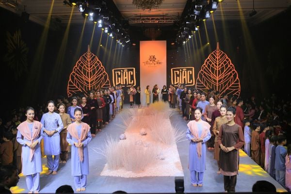 Độc lạ với Giác Show