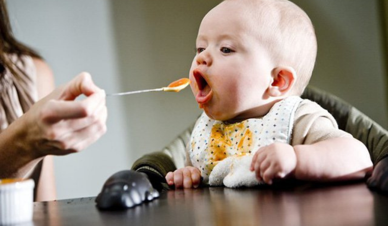 Bát cháo của bà khiến cháu nhập viện cấp cứu ngay giữa đêm, bố mẹ tuyệt đối không thêm thứ này vào cháo của con