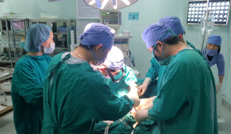 Hy hữu: Bé gái 8 tháng tuổi mang 