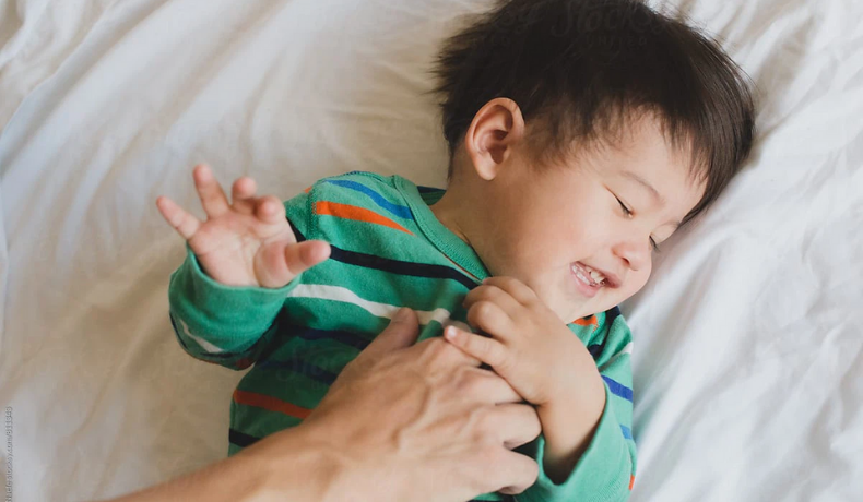 Khoa học chứng minh: “Cù lét rất có hại cho trẻ”, biết được lý do cha mẹ sẽ ngay lập tức thay đổi việc chơi với con kiểu này