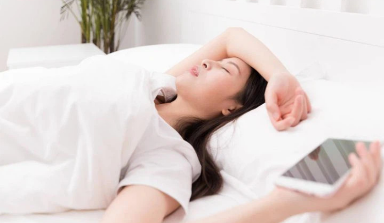 Bà bầu sử dụng điện thoại nhớ để xa 2 bộ phận này trên cơ thể để không gây hại cho thai nhi