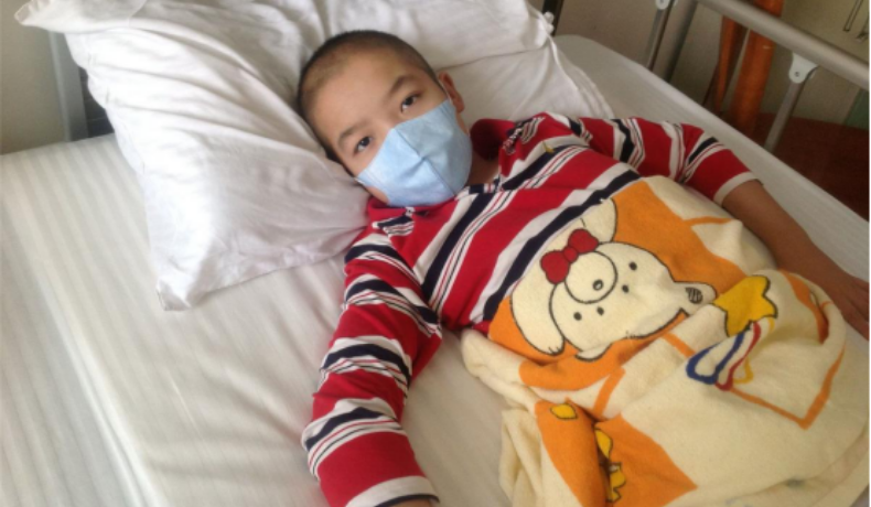 Bé trai 5 tuổi ho mãi không đỡ, đi khám khắp nơi cuối cùng bác sĩ cũng tìm ra lý do là bé bị ngộ độc thứ nhà nào cũng có