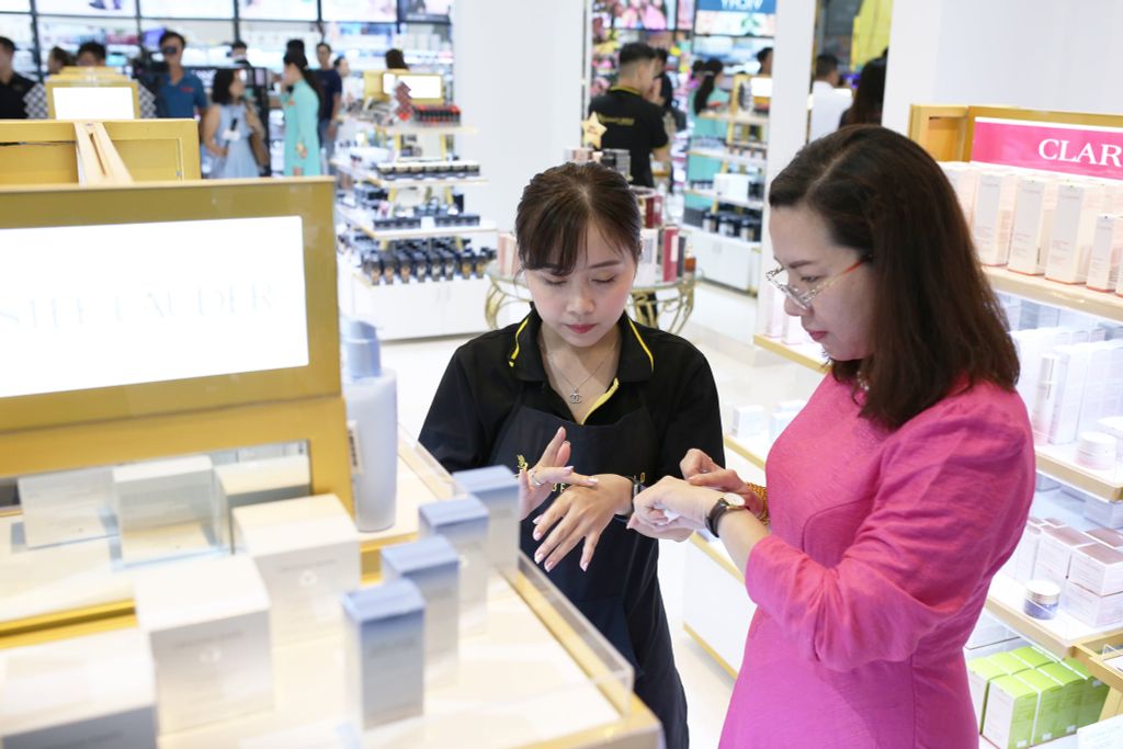 MỞ SIÊU THỊ MỸ PHẨM TRIỆU USD Ở TP.HCM