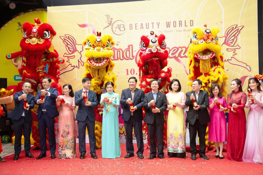 ĐẮM CHÌM TRONG KHÔNG GIAN MUA SẮM TẠI CHUỖI BÁN LẺ MỸ PHẨM AB BEAUTY WORLD VỪA KHAI TRƯƠNG