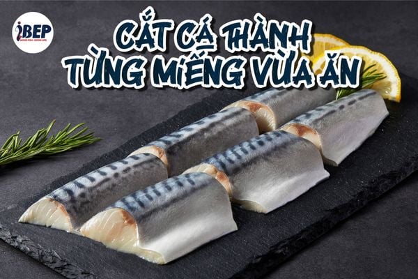 cắt cá thành từng miếng vừa ăn