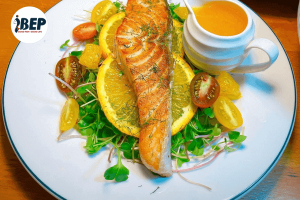 Salad cá hồi sốt cam