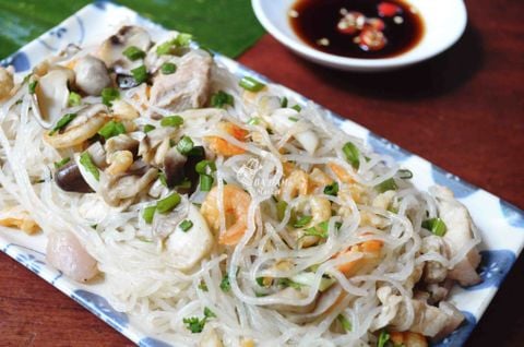 Cách chế biến món bún song thằn tiến vua đặc sản Bình Định xào tôm thịt