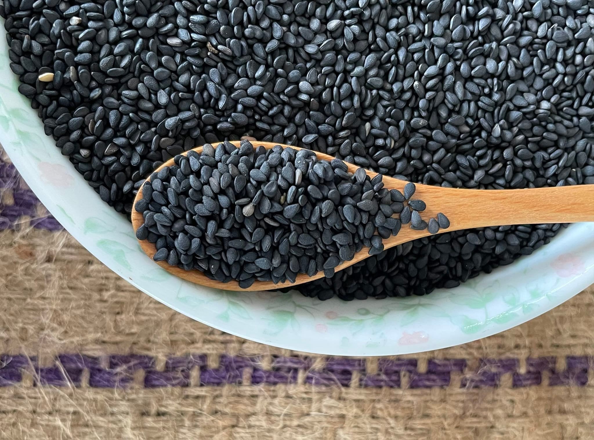 Hạt Mè Đen, Hạt Dinh Dưỡng Giàu Vitamin, Canxi, Kẽm, Chất xơ,... Có Lợi Cho Sức Khoẻ