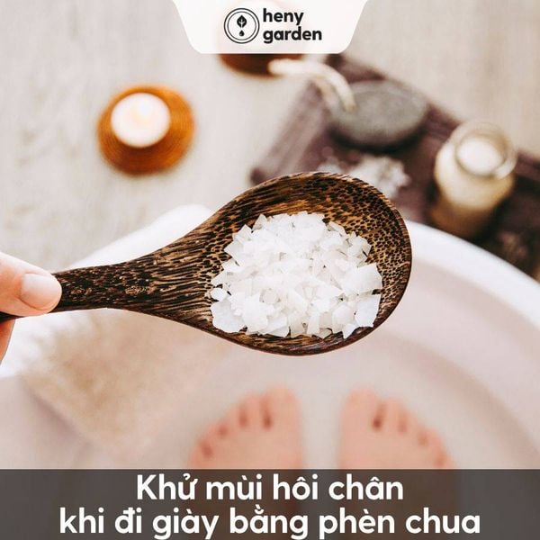 Khử mùi hôi chân khi đi giày bằng phèn chua