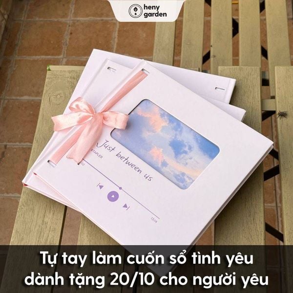 sổ tình yêu là món quà hợp lý đi kèm với lời chúc 20/10 cho người yêu