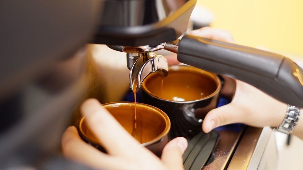 cách pha cà phê Espresso bằng máy