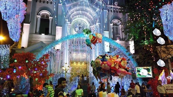địa điểm chụp hình Noel đẹp ở Sài Gòn 2023