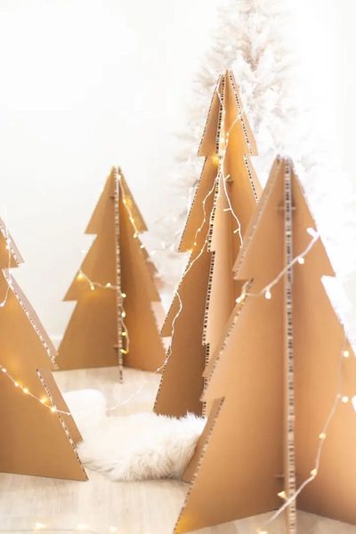 làm cây thông Noel bằng bìa carton