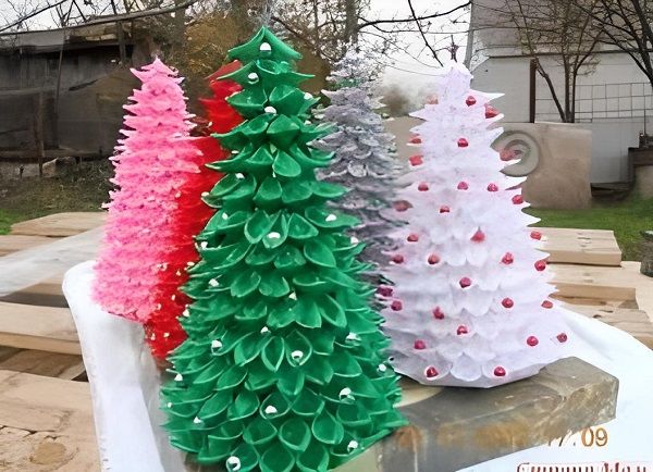 làm cây thông Noel bằng giấy cũ